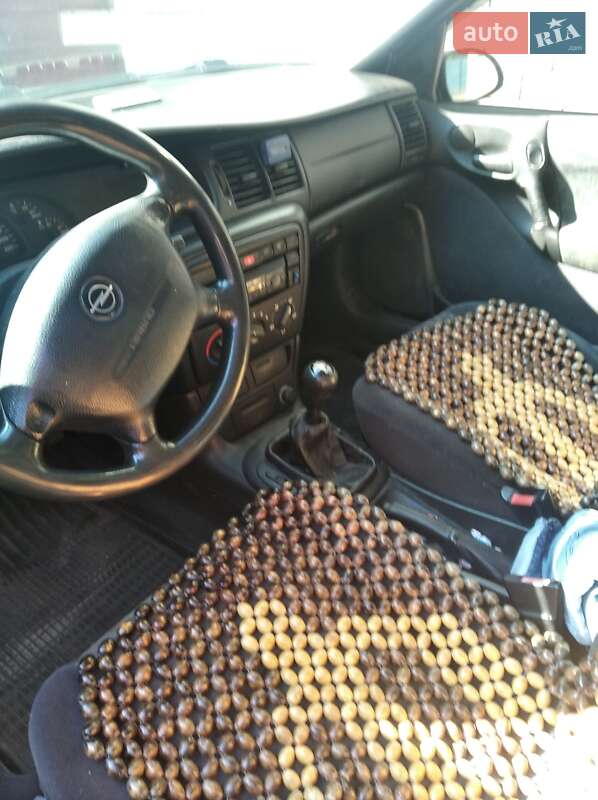 Лифтбек Opel Vectra 1996 в Змиеве фото 4 Лифтбек Opel Vectra 1996 в Змиеве