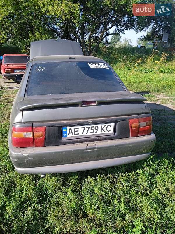Седан Opel Vectra 1993 в Днепре