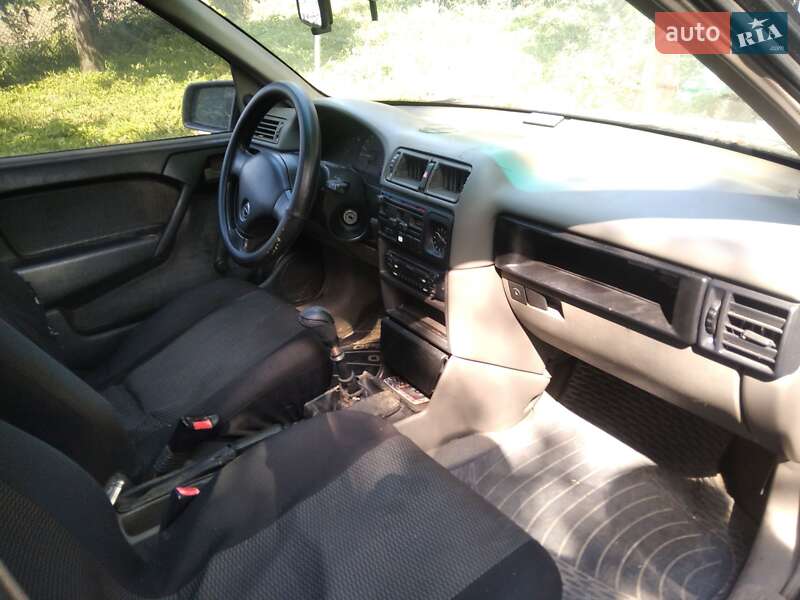 Седан Opel Vectra 1988 в Луцке