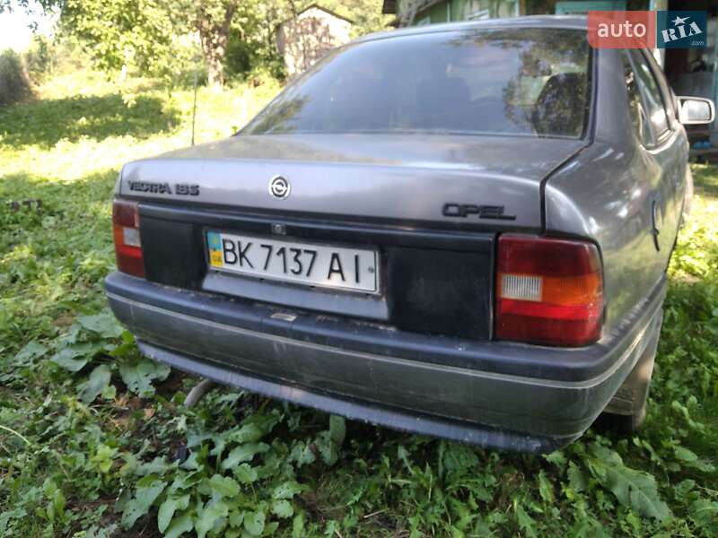 Седан Opel Vectra 1988 в Луцке