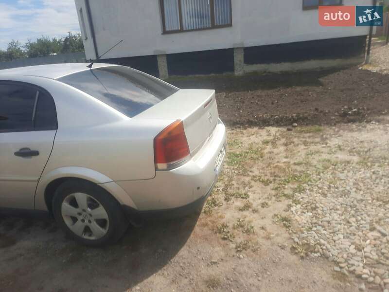 Седан Opel Vectra 2004 в Долині