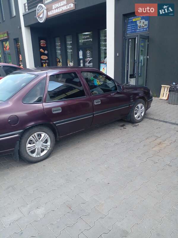 Седан Opel Vectra 1993 в Тростянці