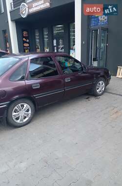 Седан Opel Vectra 1993 в Тростянце