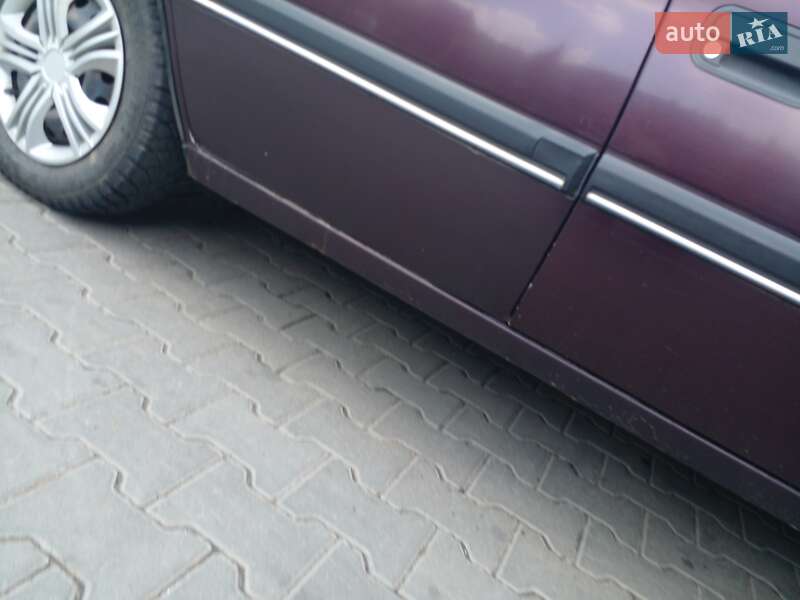 Седан Opel Vectra 1993 в Тростянці