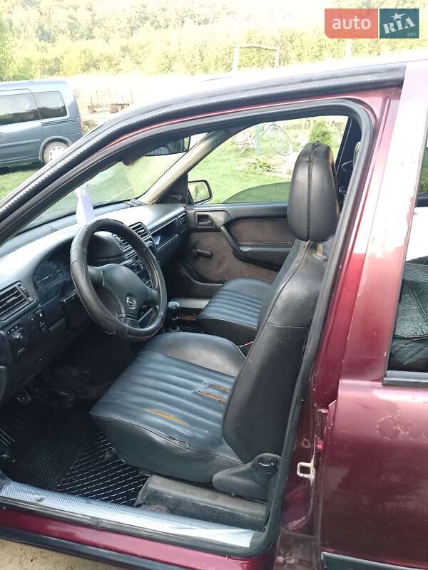 Седан Opel Vectra 1990 в Івано-Франківську