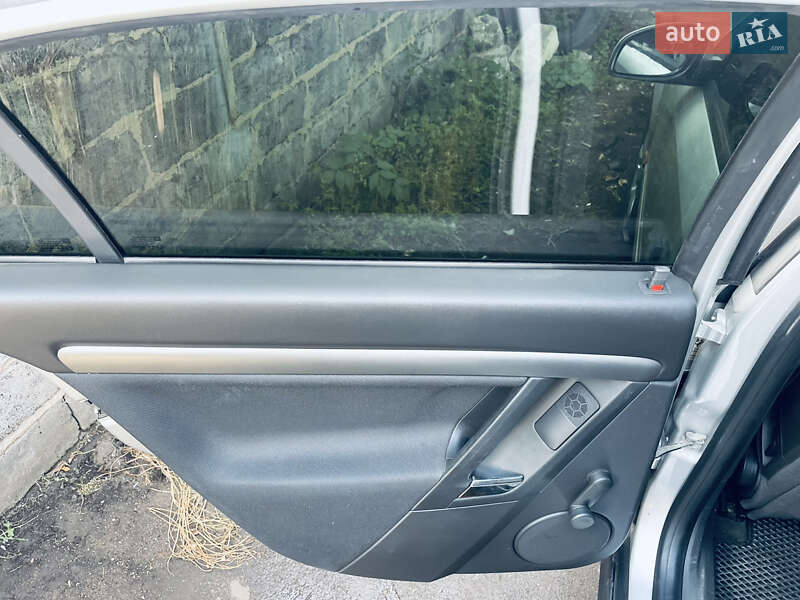 Седан Opel Vectra 2002 в Константиновке (Краматорского района) фото 10 Седан Opel Vectra 2002 в Константиновке (Краматорского района)