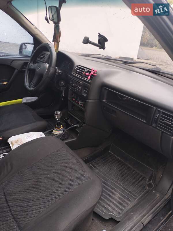 Седан Opel Vectra 1989 в Олександрії