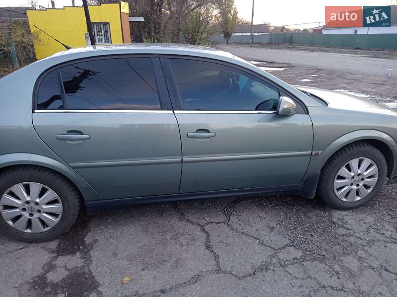 Седан Opel Vectra 2004 в Новому Бузі