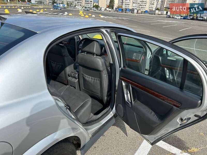 Седан Opel Vectra 2004 в Киеве