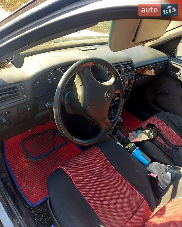 Седан Opel Vectra 1989 в Хороле