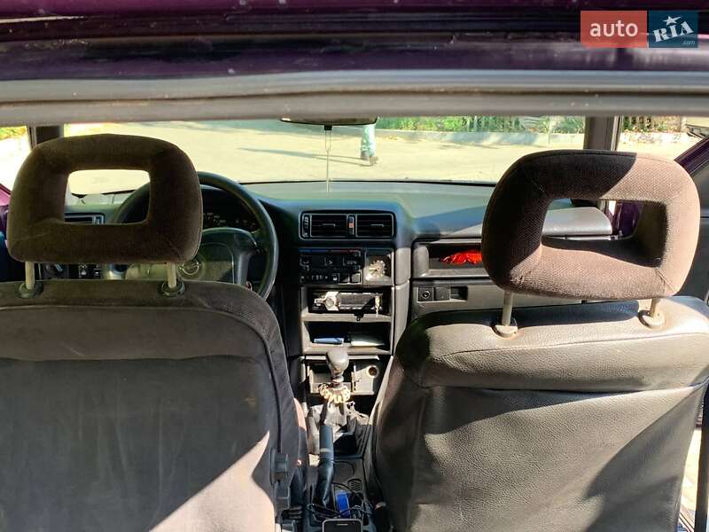 Седан Opel Vectra 1993 в Вовчанську