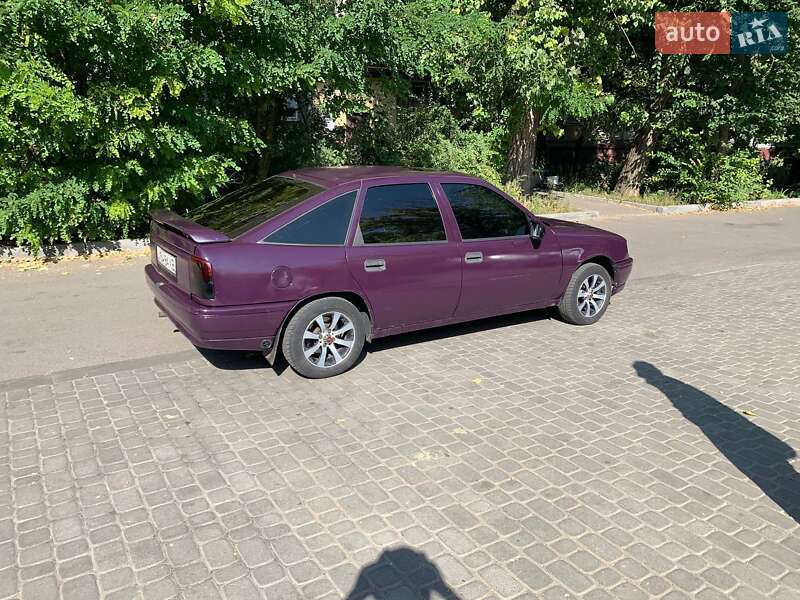 Седан Opel Vectra 1993 в Вовчанську