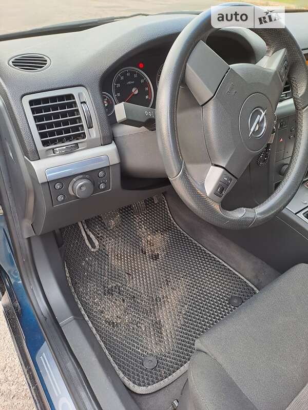 Лифтбек Opel Vectra 2007 в Горишних Плавнях