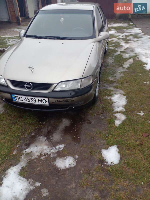 Седан Opel Vectra 1998 в Радехове