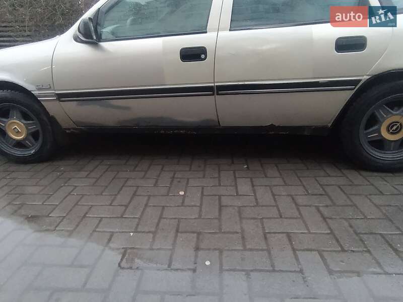 Седан Opel Vectra 1989 в Сокале