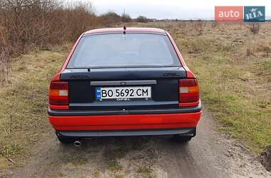 Седан Opel Vectra 1989 в Золочеві