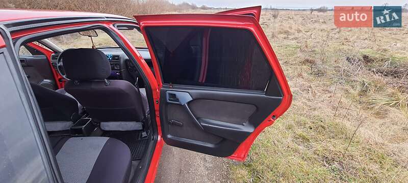 Седан Opel Vectra 1989 в Золочеві