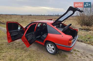 Седан Opel Vectra 1989 в Золочеві