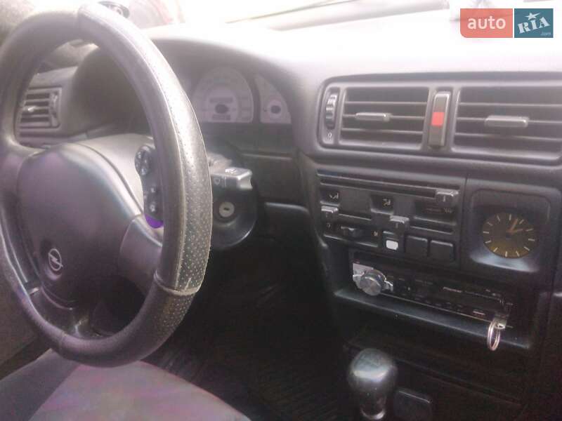 Седан Opel Vectra 1991 в Ивано-Франковске