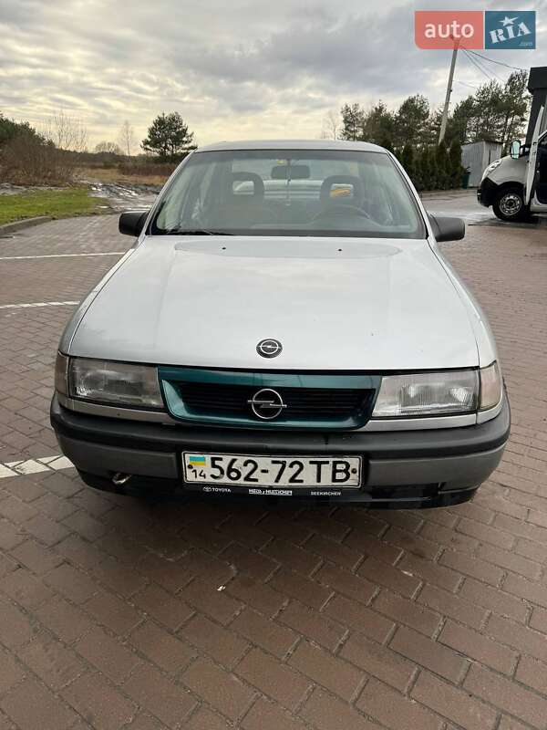 Седан Opel Vectra 1989 в Яворові