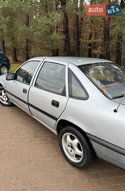 Седан Opel Vectra 1989 в Яворові