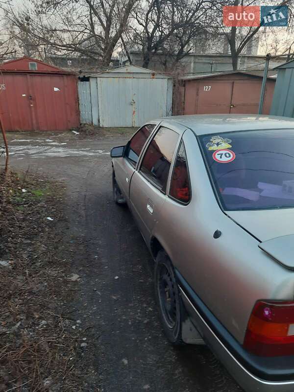Седан Opel Vectra 1992 в Киеве