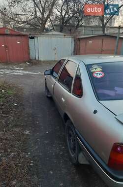 Седан Opel Vectra 1992 в Киеве