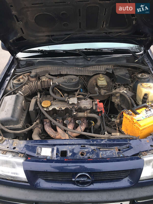Седан Opel Vectra 1991 в Полтаве
