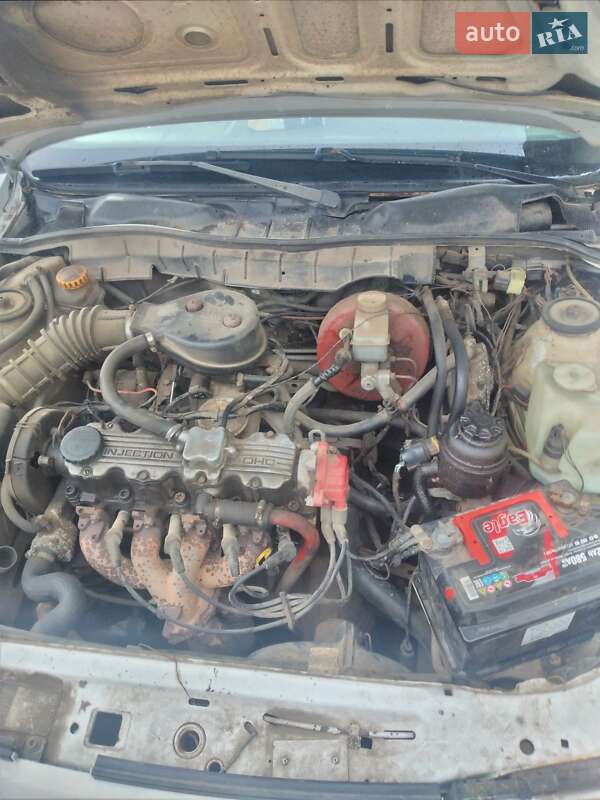 Седан Opel Vectra 1990 в Кельменцах