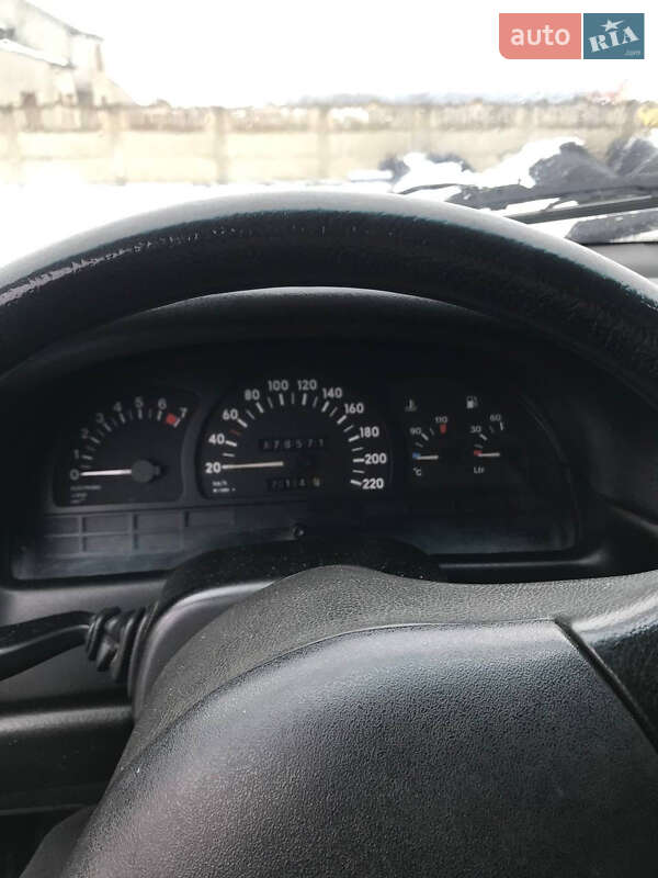 Седан Opel Vectra 1989 в Яворове