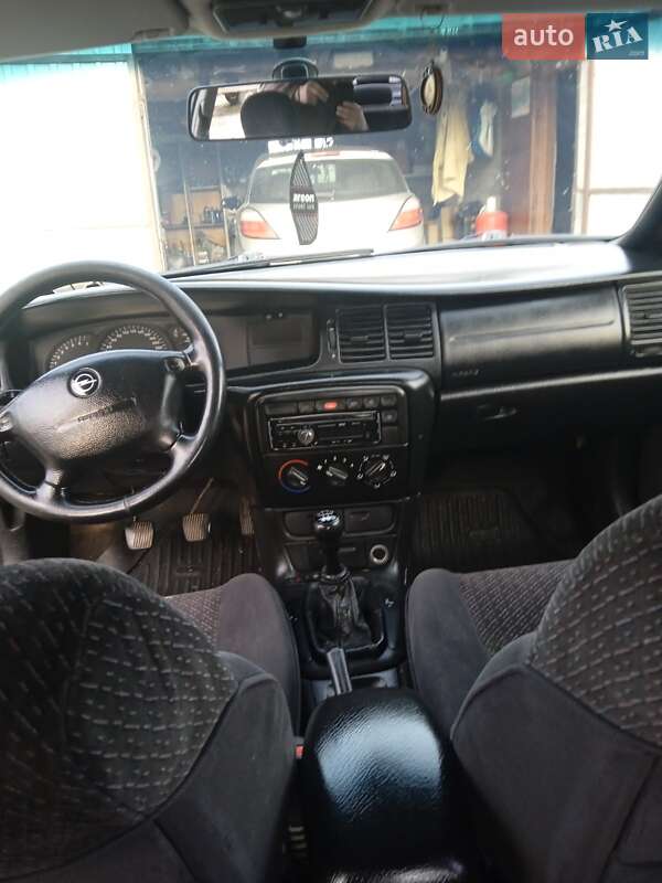 Седан Opel Vectra 1997 в Кропивницькому