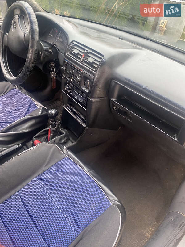 Седан Opel Vectra 1990 в Коломые