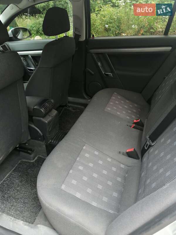 Седан Opel Vectra 2003 в Івано-Франківську