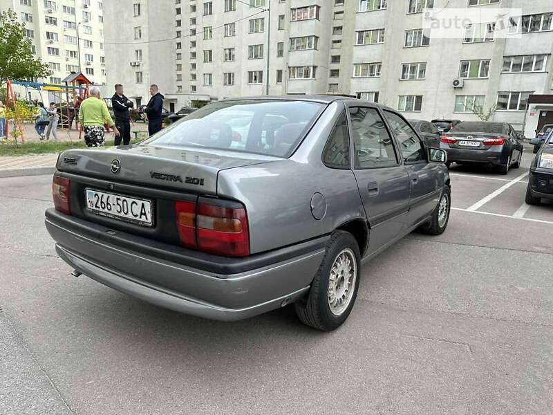 Седан Opel Vectra 1990 в Киеве