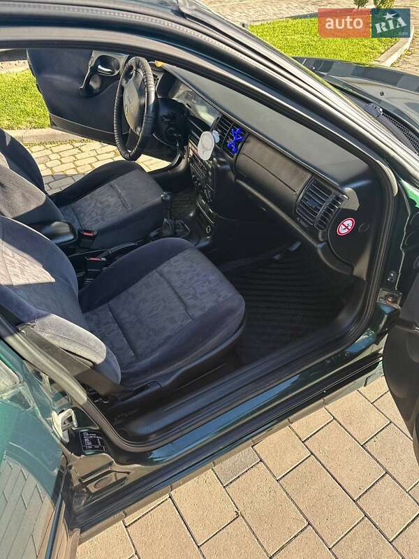 Седан Opel Vectra 2001 в Івано-Франківську