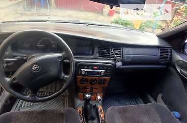 Седан Opel Vectra 1998 в Бершаді