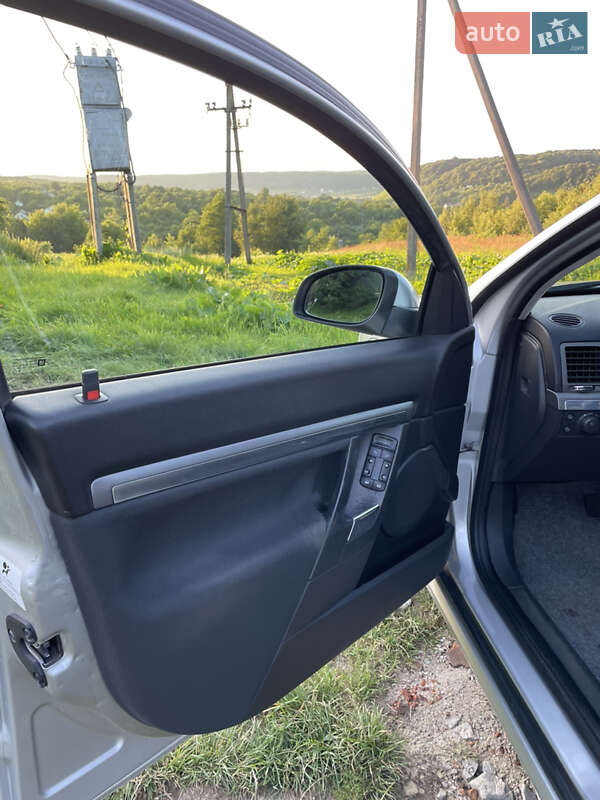 Седан Opel Vectra 2006 в Львові