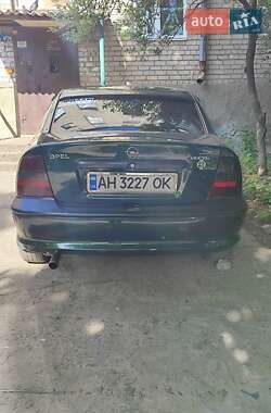 Седан Opel Vectra 1998 в Славянске