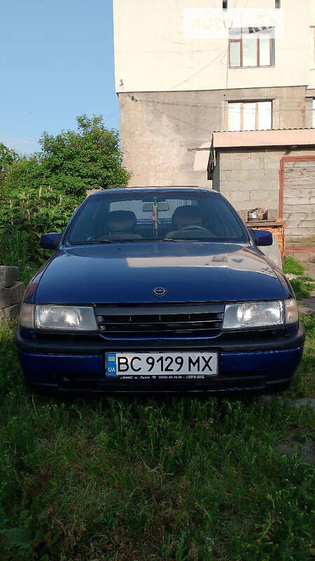 Седан Opel Vectra 1989 в Городку