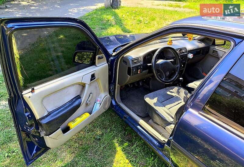 Лифтбек Opel Vectra 1990 в Краснограде