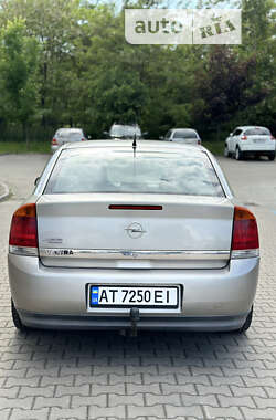 Седан Opel Vectra 2003 в Косове