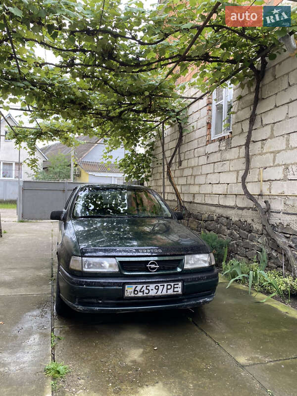 Седан Opel Vectra 1995 в Хусті