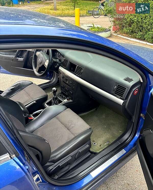 Ліфтбек Opel Vectra 2003 в Миколаєві