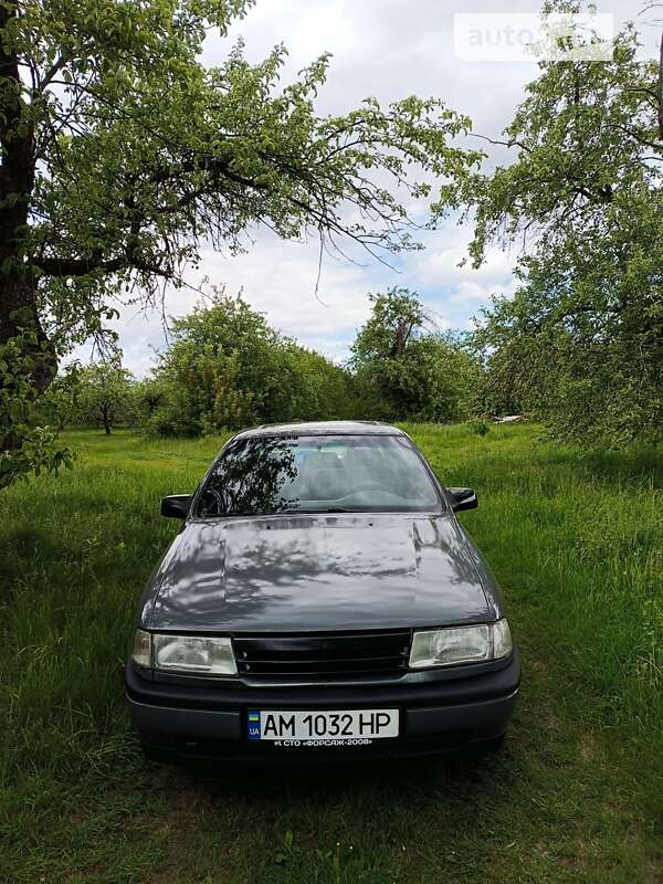 Седан Opel Vectra 1990 в Коростене