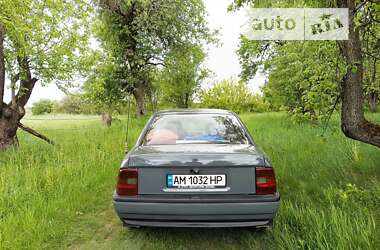 Седан Opel Vectra 1990 в Коростене