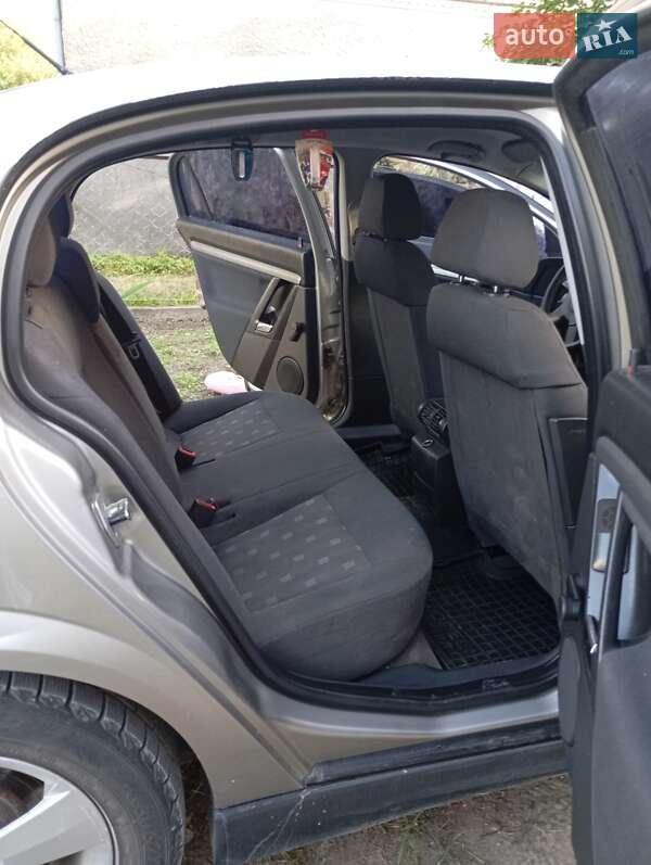 Седан Opel Vectra 2003 в Чернівцях