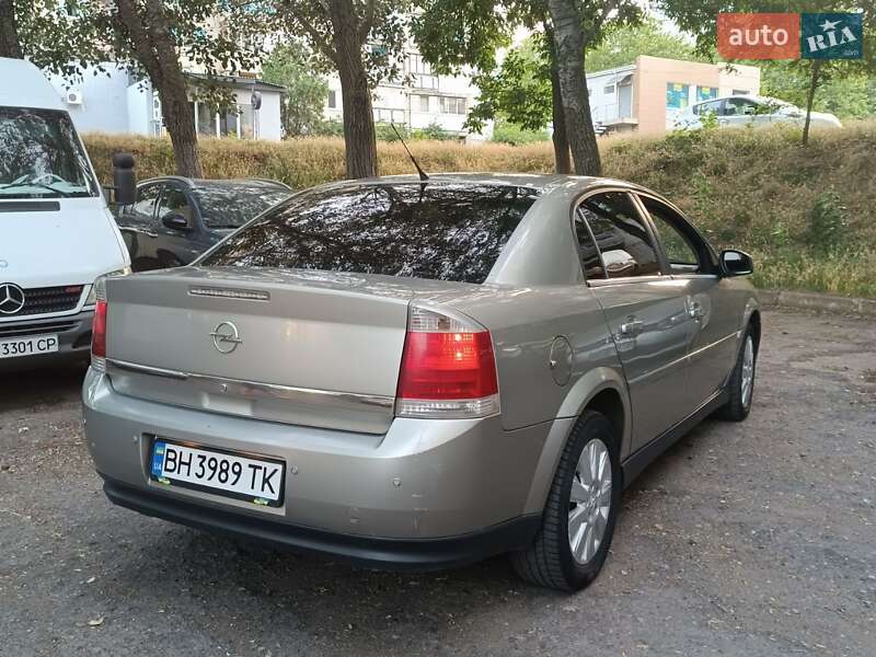 Седан Opel Vectra 2004 в Чорноморську