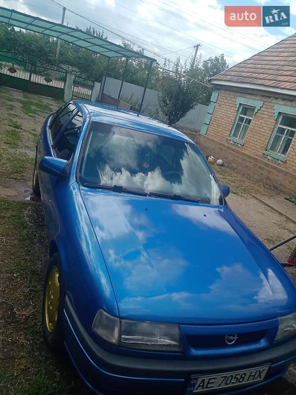 Лифтбек Opel Vectra 1989 в Грушовке