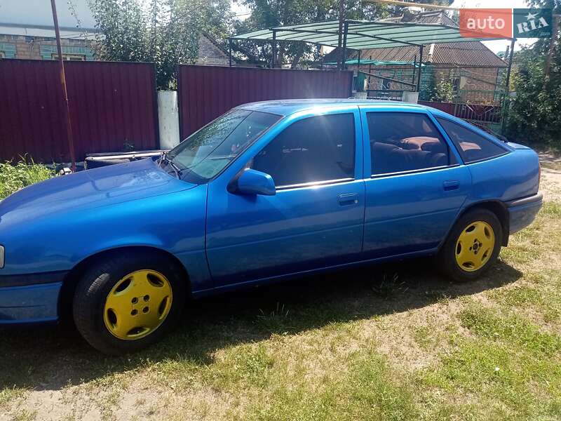 Лифтбек Opel Vectra 1989 в Грушовке