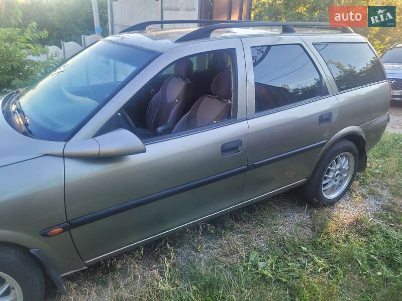 Универсал Opel Vectra 1998 в Харькове